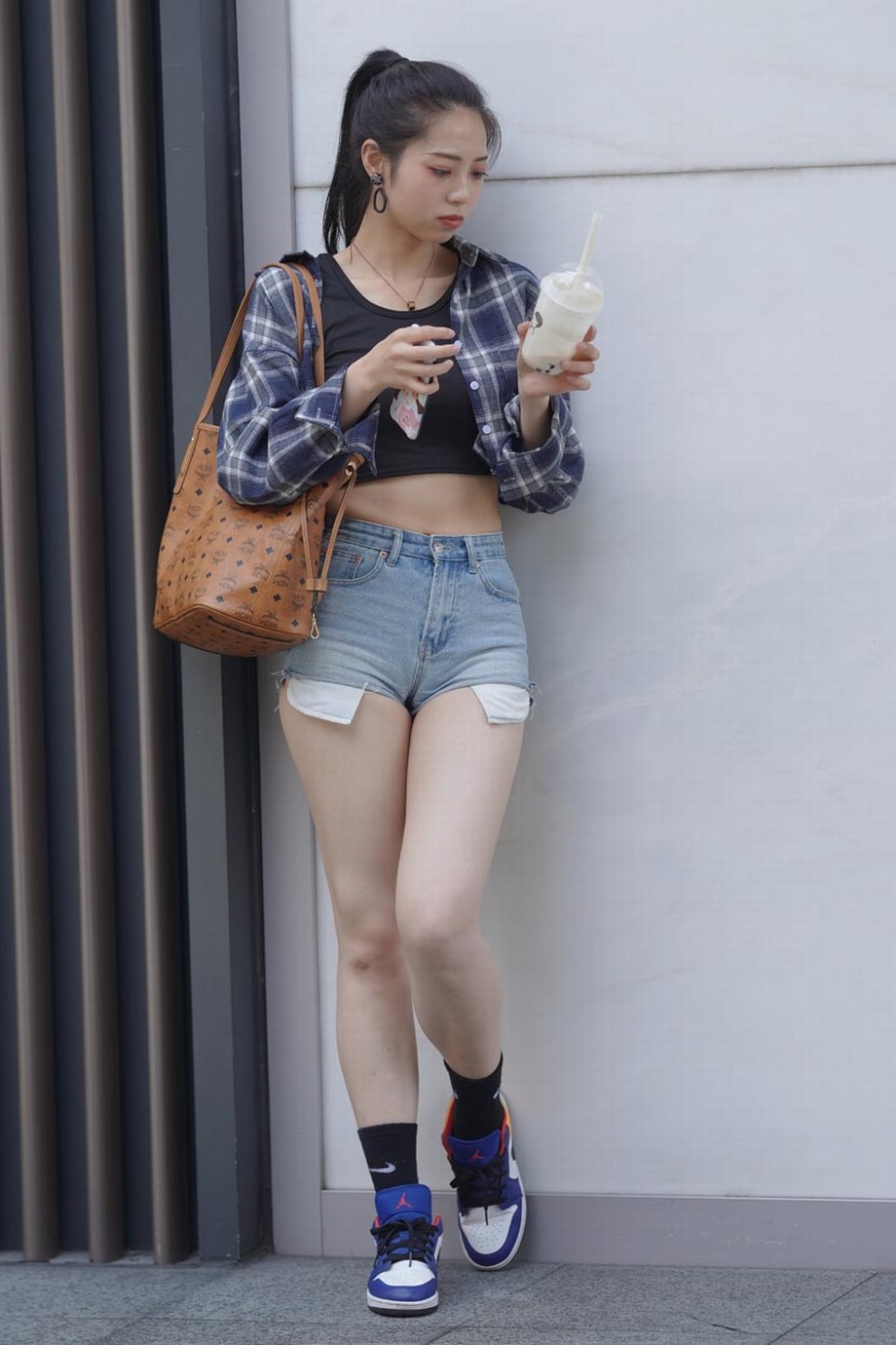 235228scj1mj4w3sbifgl5.jpg