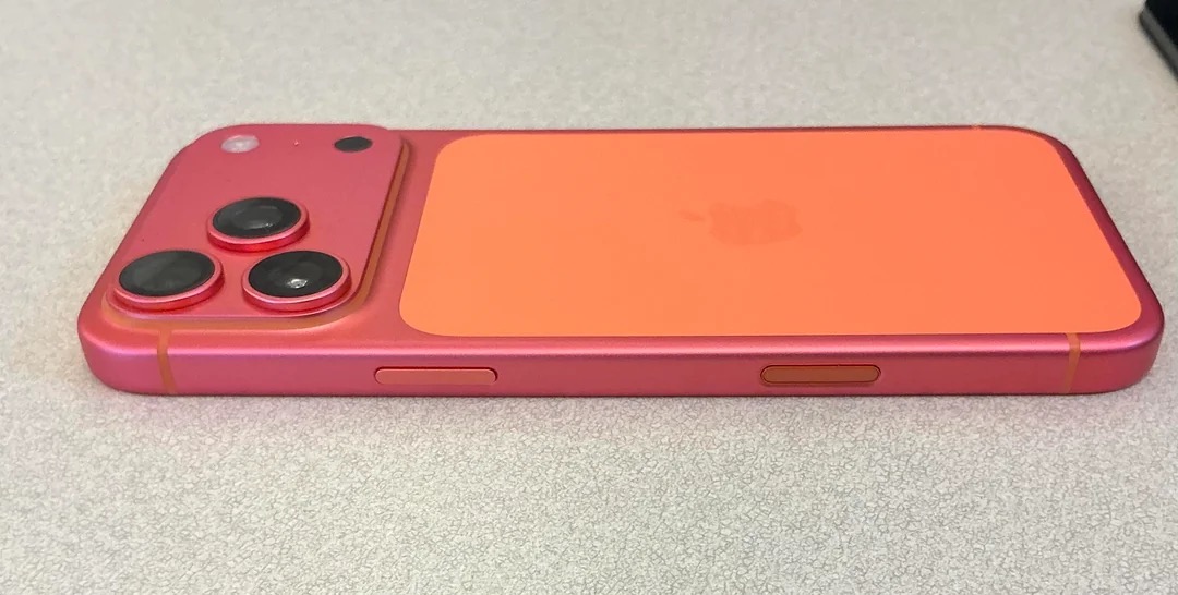 为什么“宇宙橙” iPhone 17 Pro 会变成玫瑰金色? 为什么“宇宙橙” iPhone 17 Pro 会变成玫瑰金色?